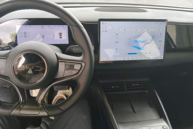 Used BYD Seal 06 New Energy 2025 EV 470KM Prestige Edition Center Console