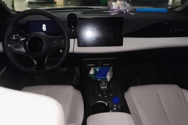 Used BYD Seal 06 New Energy 2025 DM-i Smart Drive 80KM Luxury Model Center Console
