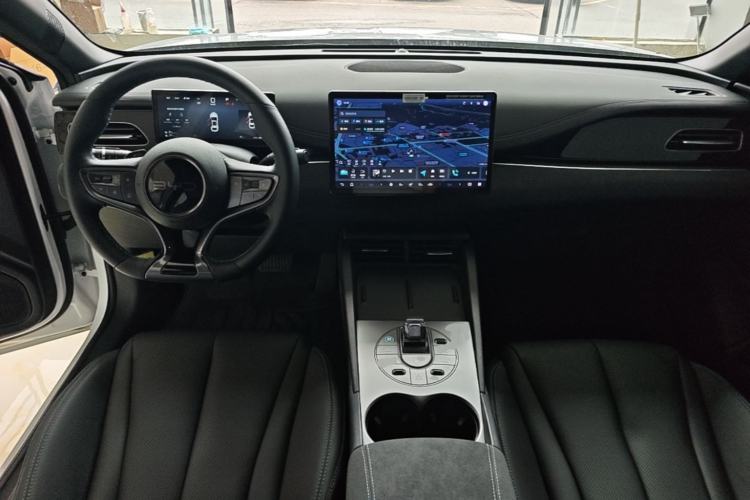 Used BYD Seal 06 New Energy 2025 DM-i Smart Drive 80KM Luxury Model Center Console