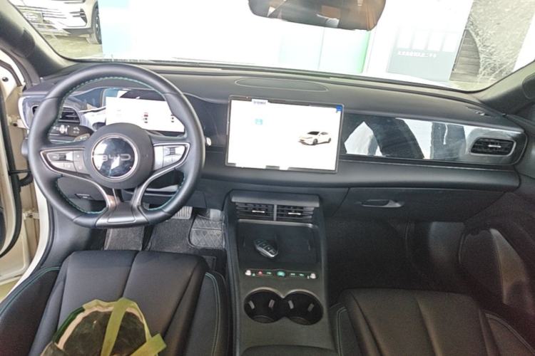 Used BYD Seal 06 New Energy 2025 EV 545KM Premium Edition Center Console