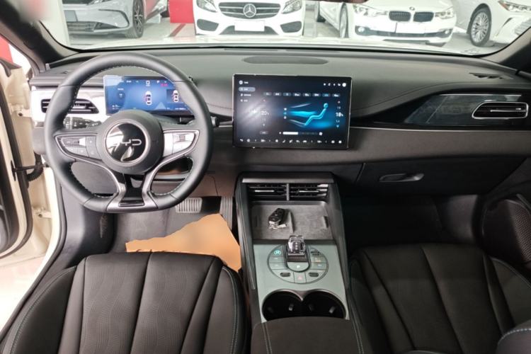 Used BYD Seal 06 New Energy 2025 DM-i Smart Drive 120KM Deluxe Model Center Console