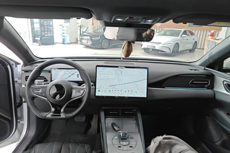 Used BYD Seal 06 New Energy 2025 DM-i Intelligent Drive 120KM Flagship Model Center Console