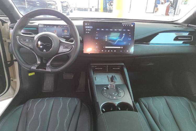 Used BYD Seal 06 New Energy 2025 DM-i Intelligent Drive 120KM Flagship Model Center Console