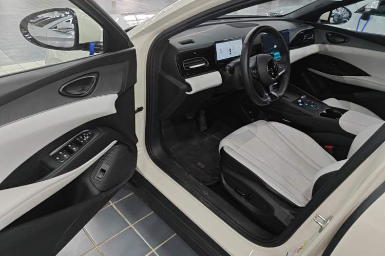Used BYD Seal 06 New Energy 2025 DM-i Smart Drive 120KM Deluxe Model Driver Seat