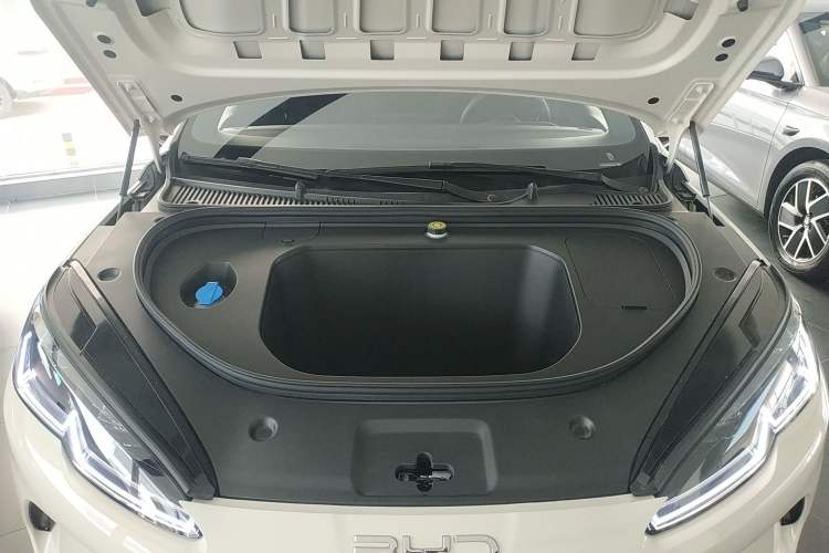 Used BYD Seal 06 New Energy 2025 EV 545KM Premium Edition Engine Bay