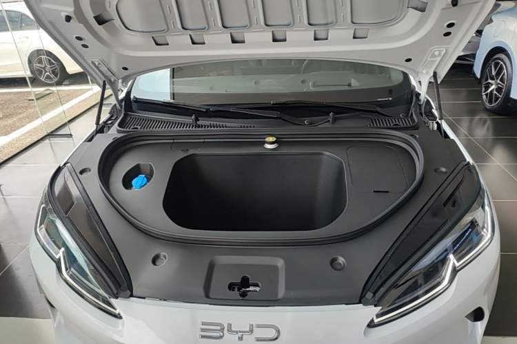 Used BYD Seal 06 New Energy 2025 EV 545KM Flagship Edition Engine Bay