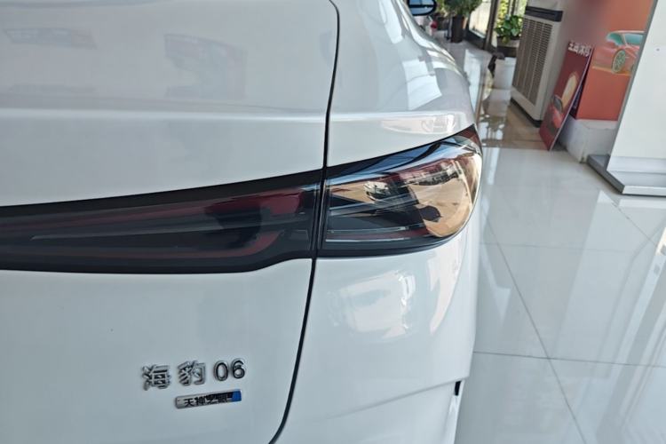 Used BYD Seal 06 New Energy 2025 DM-i Smart Drive 120KM Deluxe Model Exterior 3
