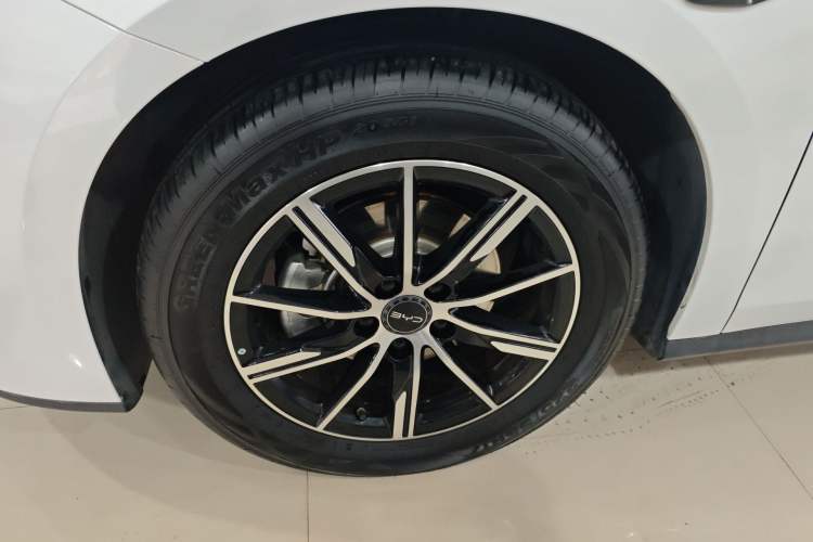 Used BYD Seal 06 New Energy 2025 DM-i Smart Drive 120KM Deluxe Model Exterior 4