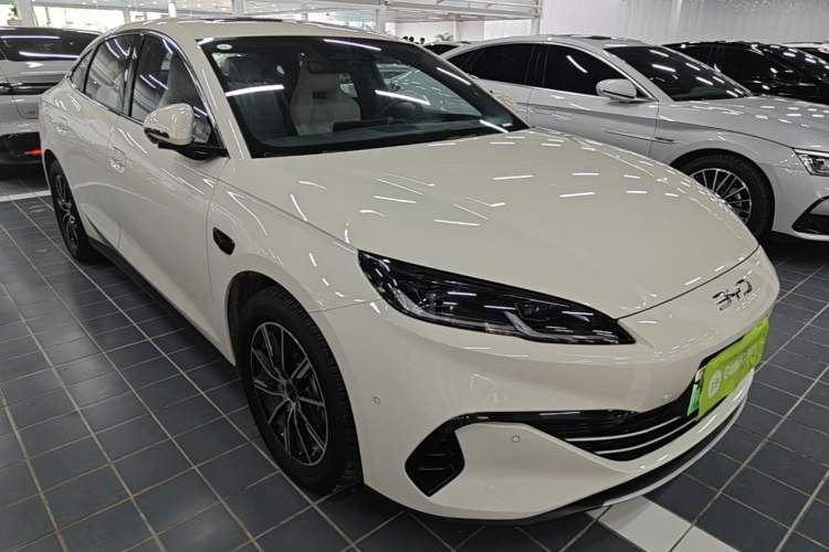 Used BYD Seal 06 New Energy 2025 DM-i Smart Drive 120KM Deluxe Model Front Right 45 Deg