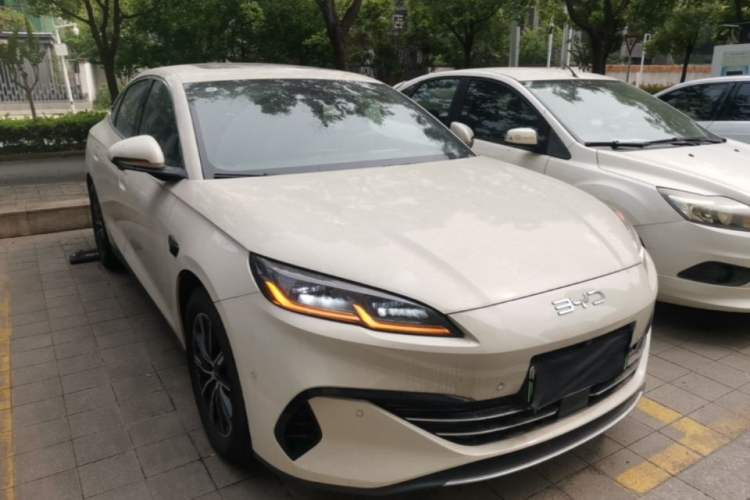 Used BYD Seal 06 New Energy 2025 DM-i Smart Drive 120KM Deluxe Model Front Right 45 Deg