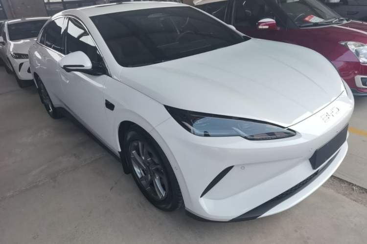 Used BYD Seal 06 New Energy 2025 EV 545KM Premium Edition Front Right 45 Deg