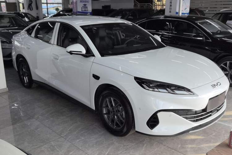 Used BYD Seal 06 New Energy 2025 DM-i Smart Drive 80KM Luxury Model Front Right 45 Deg