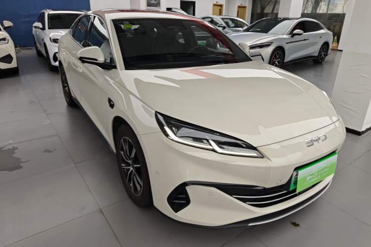 Used BYD Seal 06 New Energy 2025 DM-i Smart Drive 120KM Prestige Model Front Right 45 Deg