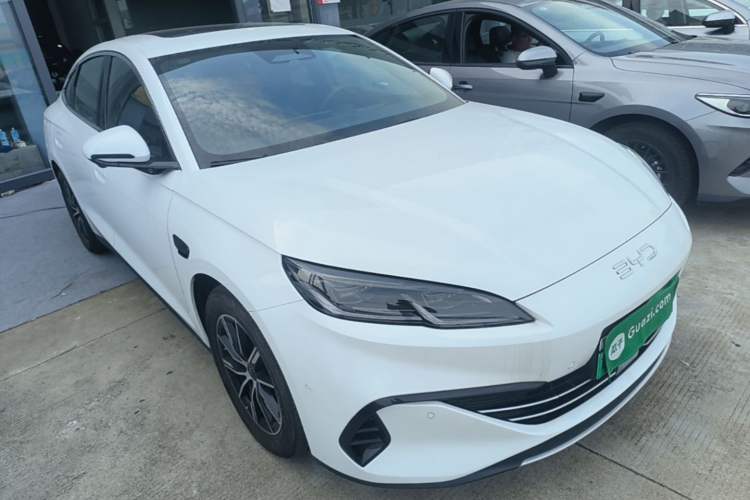 Used BYD Seal 06 New Energy 2025 DM-i Smart Drive 120KM Deluxe Model Front Right 45 Deg