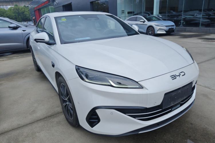 Used BYD Seal 06 New Energy 2025 DM-i Smart Drive 120KM Deluxe Model Front Right 45 Deg