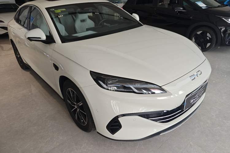 Used BYD Seal 06 New Energy 2025 DM-i Smart Drive 120KM Deluxe Model Front Right 45 Deg