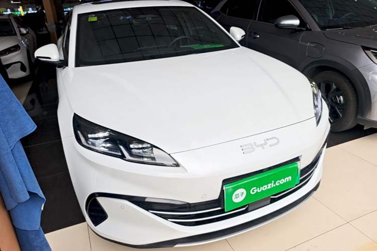 Used BYD Seal 06 New Energy 2025 DM-i Smart Drive 120KM Deluxe Model Front Right 45 Deg