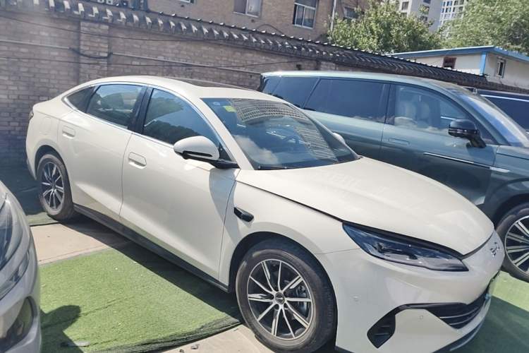 Used BYD Seal 06 New Energy 2025 DM-i Smart Drive 120KM Deluxe Model Front Right 45 Deg