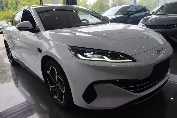 Used BYD Seal 06 New Energy 2025 DM-i Intelligent Drive 120KM Flagship Model Front Right 45 Deg
