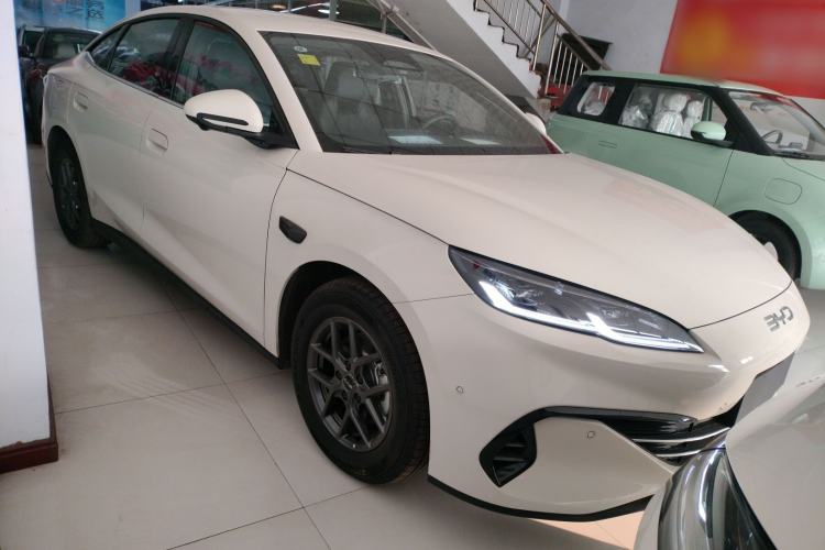 Used BYD Seal 06 New Energy 2025 DM-i Smart Drive 80KM Luxury Model Front Right 45 Deg