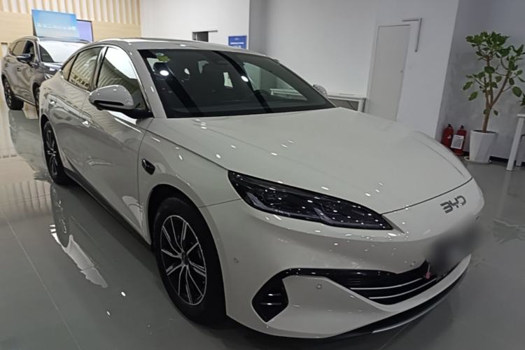Used BYD Seal 06 New Energy 2025 DM-i Smart Drive 120KM Deluxe Model Front Right 45 Deg