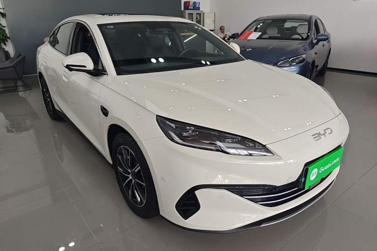 Used BYD Seal 06 New Energy 2025 DM-i Smart Drive 120KM Deluxe Model Front Right 45 Deg