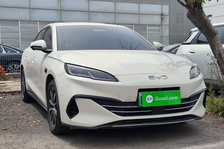 Used BYD Seal 06 New Energy 2025 DM-i Smart Drive 120KM Deluxe Model Front Right 45 Deg
