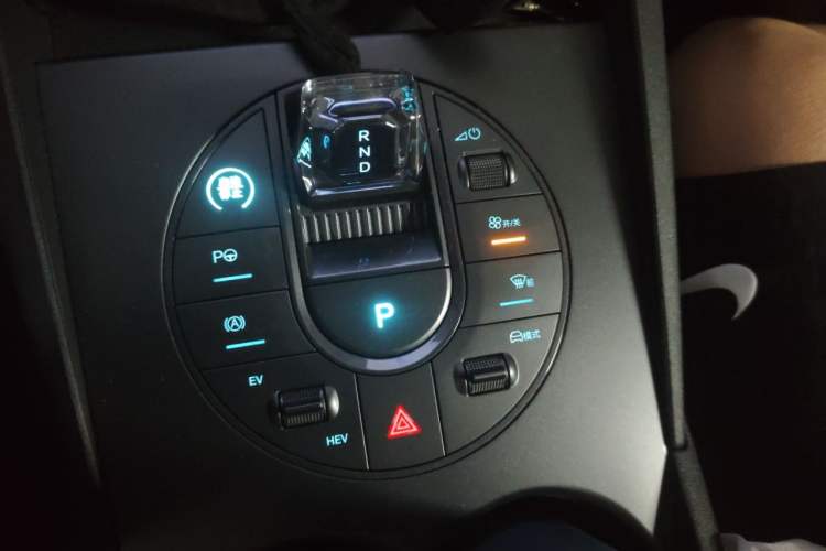 Used BYD Seal 06 New Energy 2025 DM-i Smart Drive 80KM Luxury Model Gear Lever