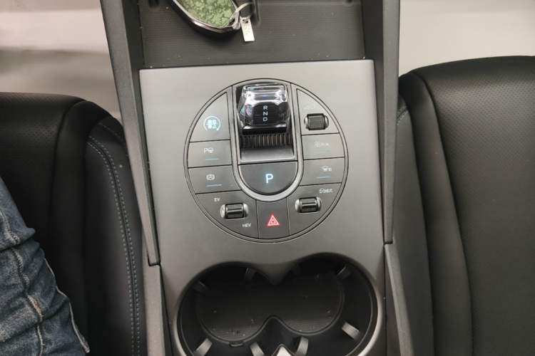 Used BYD Seal 06 New Energy 2025 DM-i Smart Drive 80KM Luxury Model Gear Lever
