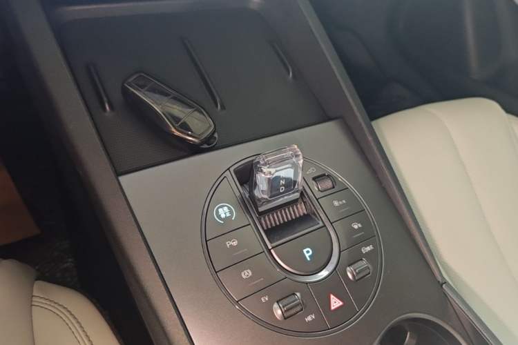 Used BYD Seal 06 New Energy 2025 DM-i Smart Drive 80KM Luxury Model Gear Lever