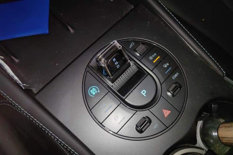 Used BYD Seal 06 New Energy 2025 DM-i Smart Drive 80KM Prestige Model Gear Lever