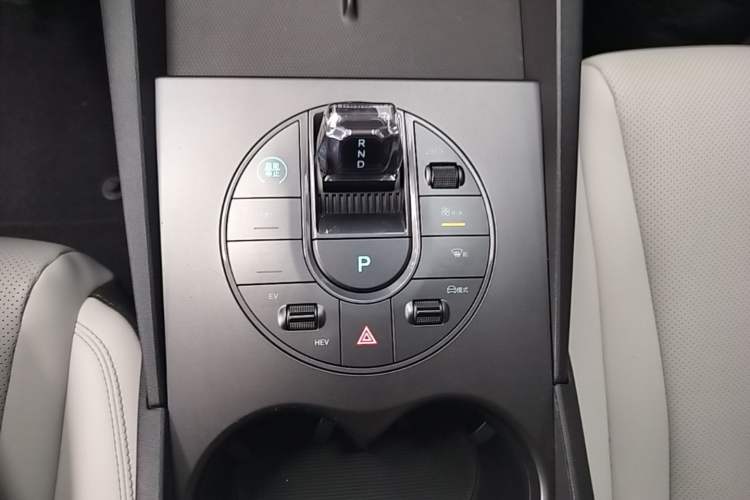 Used BYD Seal 06 New Energy 2025 DM-i Smart Drive 80KM Luxury Model Gear Lever
