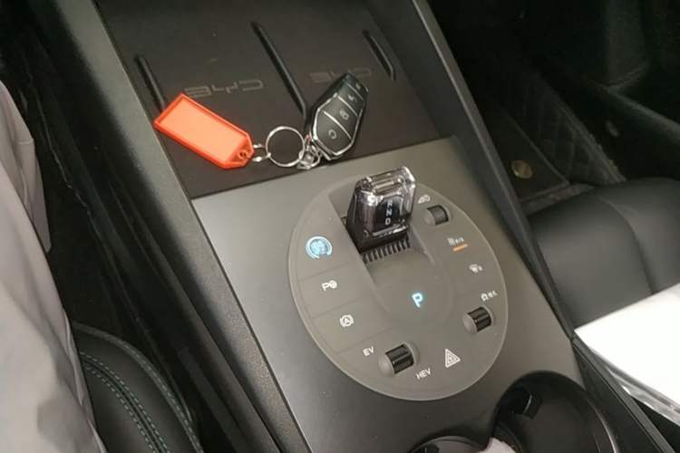 Used BYD Seal 06 New Energy 2025 DM-i Smart Drive 80KM Luxury Model Gear Lever