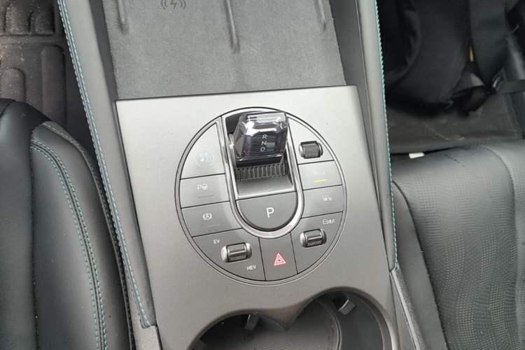 Used BYD Seal 06 New Energy 2025 DM-i Smart Drive 120KM Deluxe Model Gear Lever