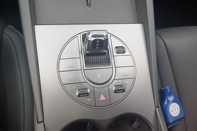 Used BYD Seal 06 New Energy 2025 DM-i Smart Drive 80KM Luxury Model Gear Lever