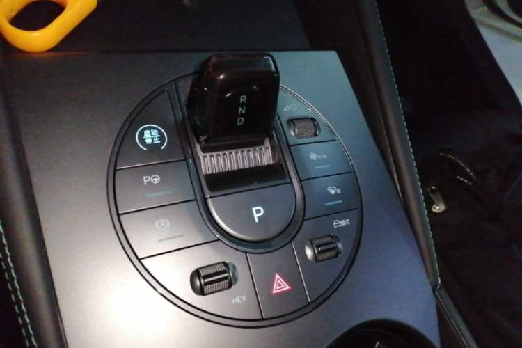 Used BYD Seal 06 New Energy 2025 DM-i Smart Drive 80KM Prestige Model Gear Lever
