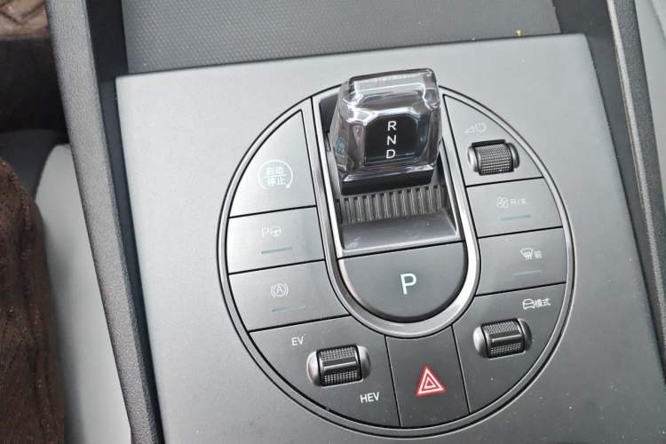Used BYD Seal 06 New Energy 2025 DM-i Smart Drive 80KM Luxury Model Gear Lever
