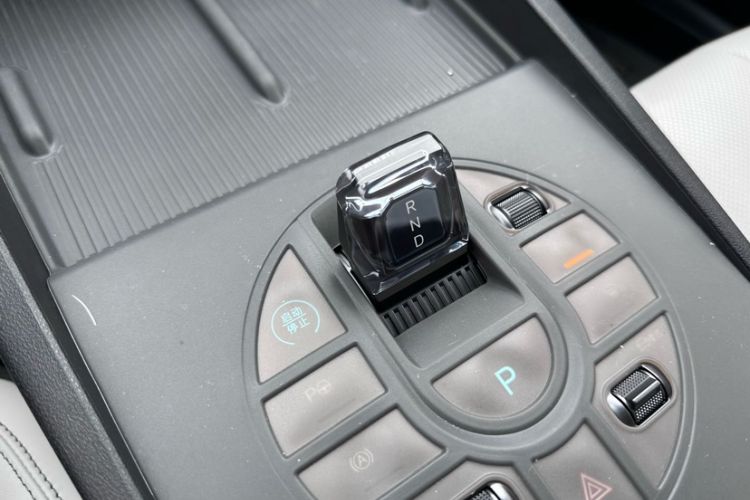 Used BYD Seal 06 New Energy 2025 DM-i Smart Drive 80KM Luxury Model Gear Lever