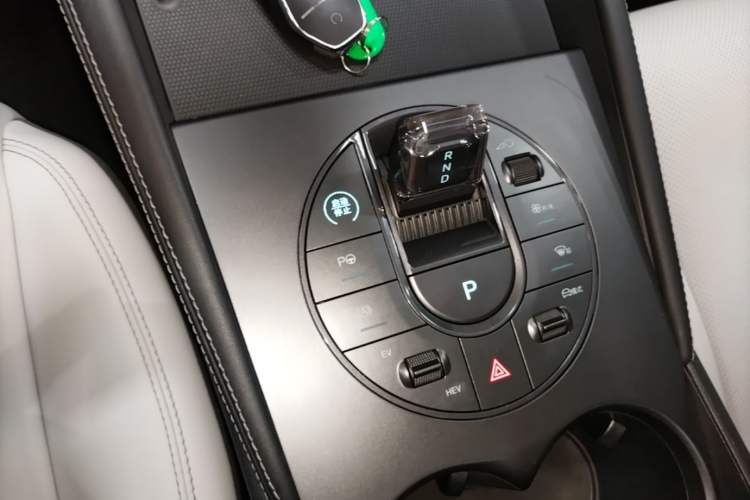 Used BYD Seal 06 New Energy 2025 DM-i Smart Drive 120KM Prestige Model Gear Lever