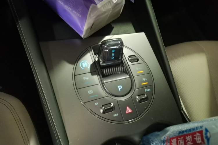 Used BYD Seal 06 New Energy 2025 DM-i Smart Drive 120KM Prestige Model Gear Lever