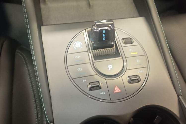 Used BYD Seal 06 New Energy 2025 DM-i Smart Drive 120KM Deluxe Model Gear Lever