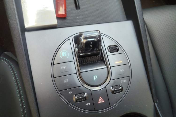 Used BYD Seal 06 New Energy 2025 DM-i Smart Drive 80KM Luxury Model Gear Lever