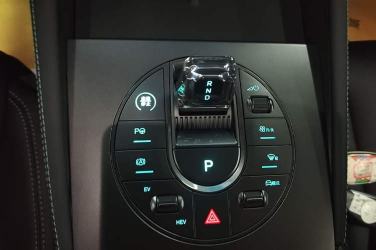 Used BYD Seal 06 New Energy 2025 DM-i Smart Drive 120KM Prestige Model Gear Lever