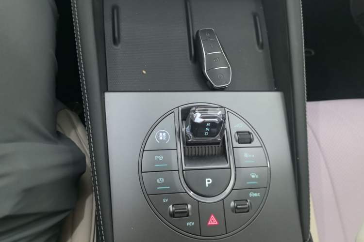 Used BYD Seal 06 New Energy 2025 DM-i Smart Drive 120KM Prestige Model Gear Lever