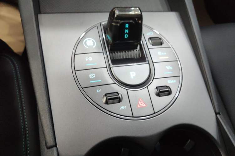 Used BYD Seal 06 New Energy 2025 DM-i Smart Drive 80KM Luxury Model Gear Lever