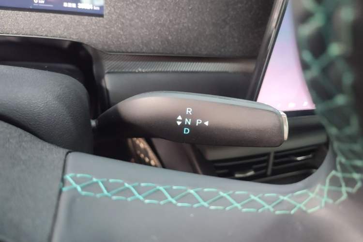 Used BYD Seal 06 New Energy 2025 EV 470KM Prestige Edition Gear Lever