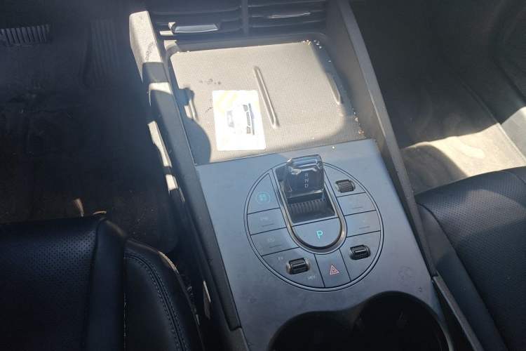 Used BYD Seal 06 New Energy 2025 DM-i Smart Drive 80KM Luxury Model Gear Lever