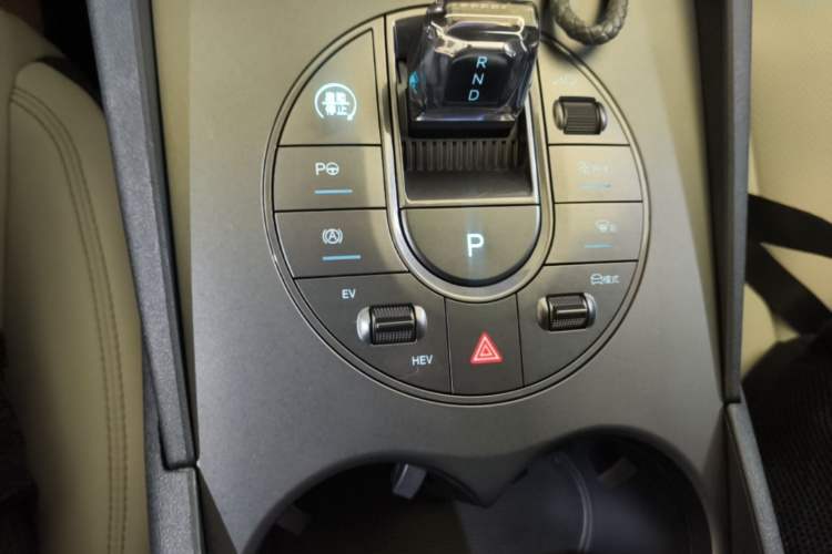 Used BYD Seal 06 New Energy 2025 DM-i Smart Drive 80KM Luxury Model Gear Lever