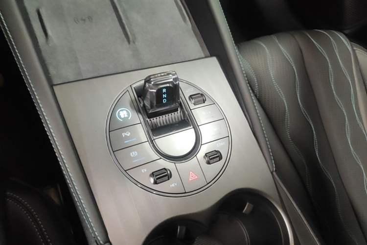 Used BYD Seal 06 New Energy 2025 DM-i Intelligent Drive 120KM Flagship Model Gear Lever