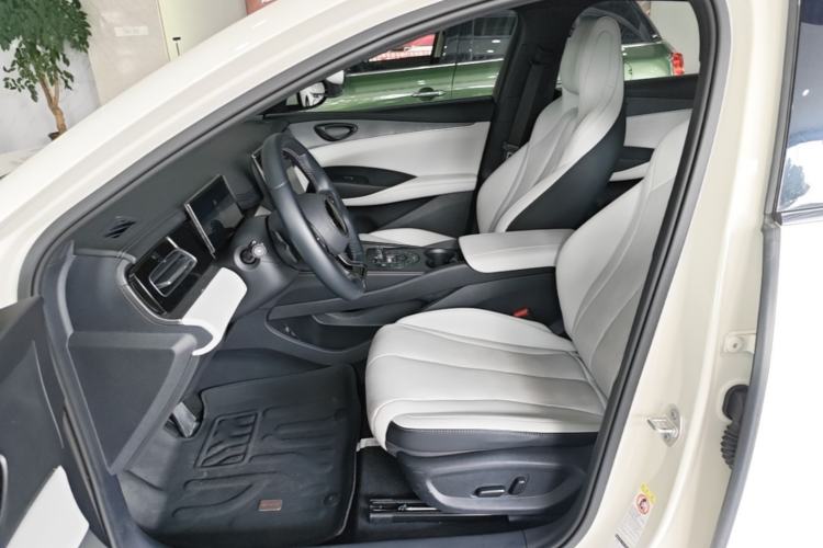Used BYD Seal 06 New Energy 2025 DM-i Smart Drive 120KM Deluxe Model Interior 1
